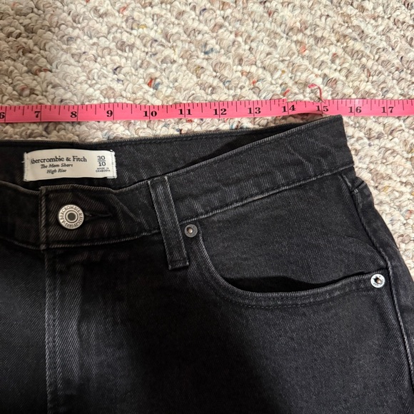 Abercrombie & Fitch The Mom Shorts High Rise Denim Black Frayed Hem-Size 30 (10) - Picture 11 of 12